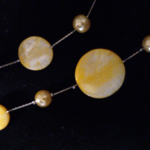 Yellow Mother Of pearl necklace - Picture 2 of 4